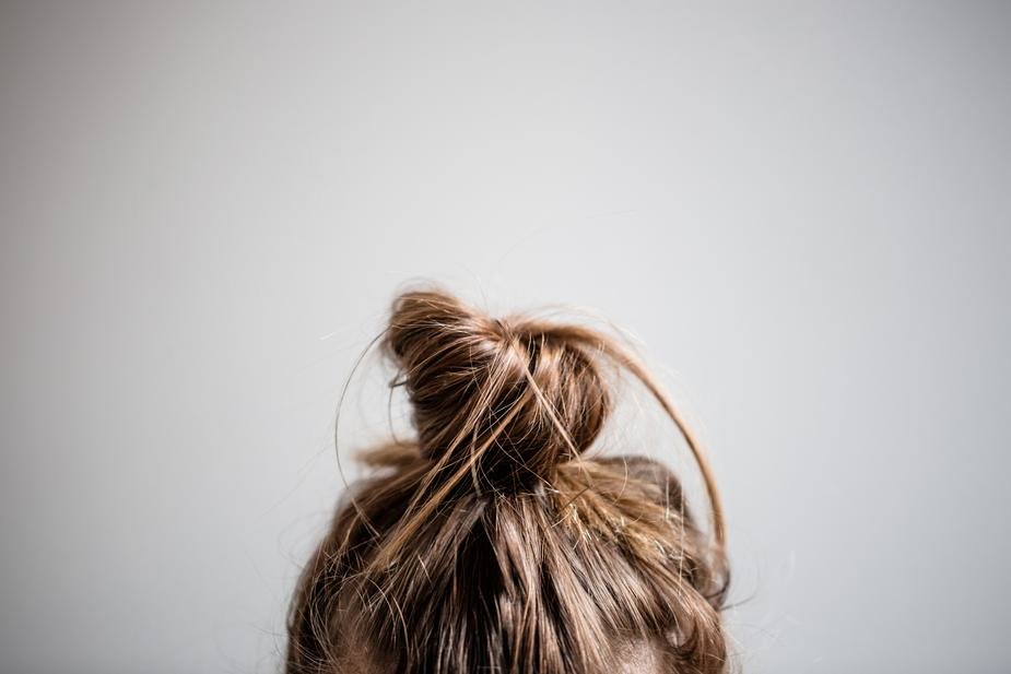 hair-in-messy-bun